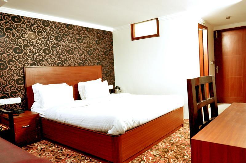 Hotel Trinetar Resorts Batoti Extérieur photo